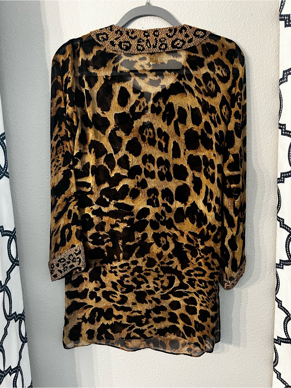 Jeannie McQueeny Black And Brown Leopard Print Silk Heavily Beaded Tunic
Medium - Picture 11 of 12